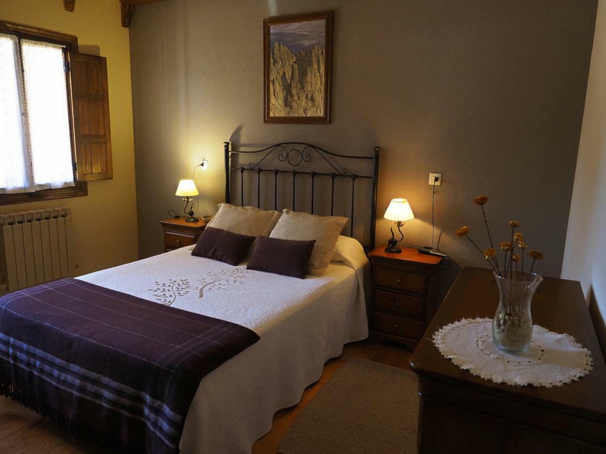 Hospedium Hostal Almanzor Navarredonda de Gredos Εξωτερικό φωτογραφία